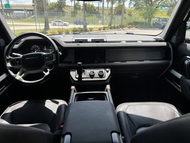 Used 2023 Gray Land Rover SE image 9