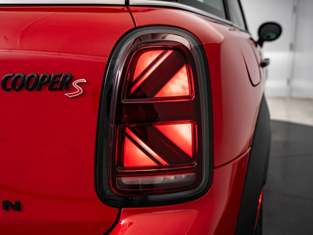 Used 2024 Chili Red MINI Signature image 9