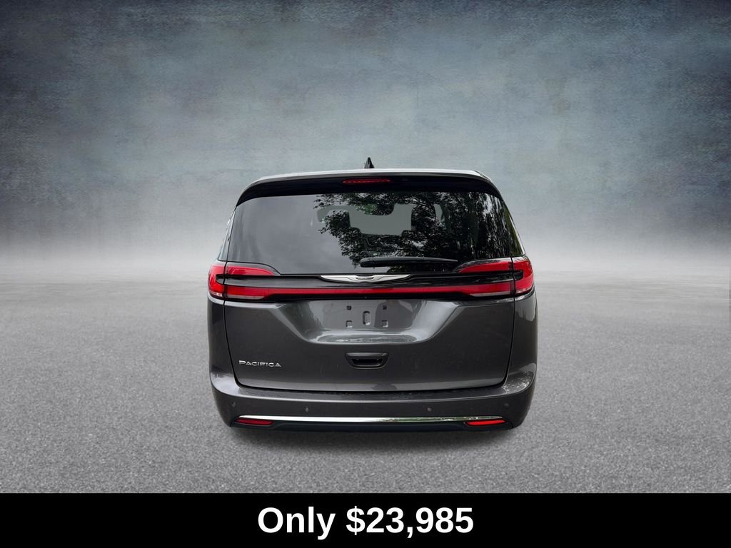 Used 2023 Granite Crystal Metallic Clearcoat Chrysler Touring L image 4