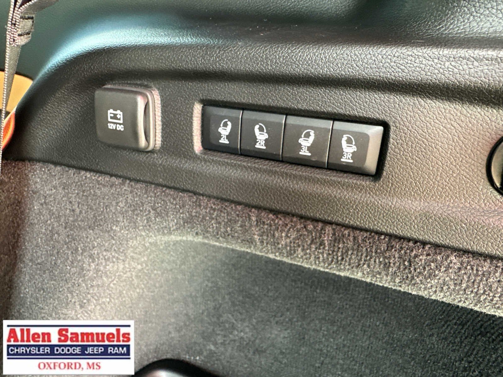 New 2026 Baltic Gray Metallic Clear-Coat Exterior Paint Jeep Summit image 47