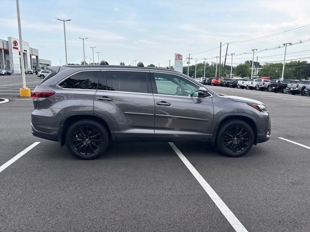 Used 2019 Gray Toyota SE image 8