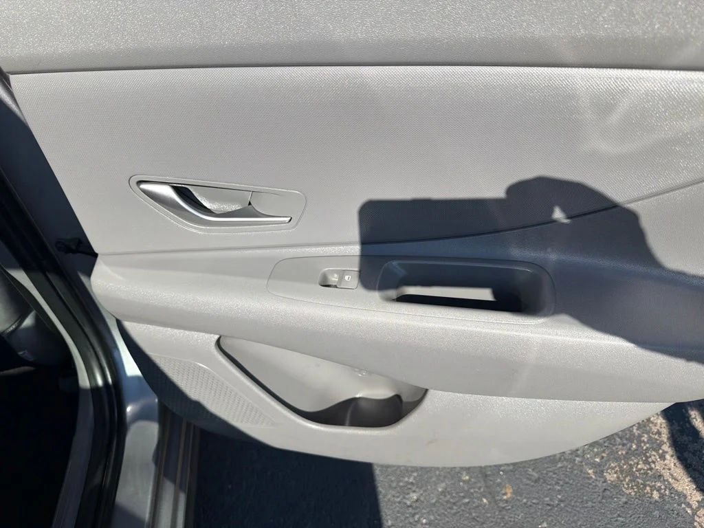 Used 2022 Silver Hyundai SEL image 19
