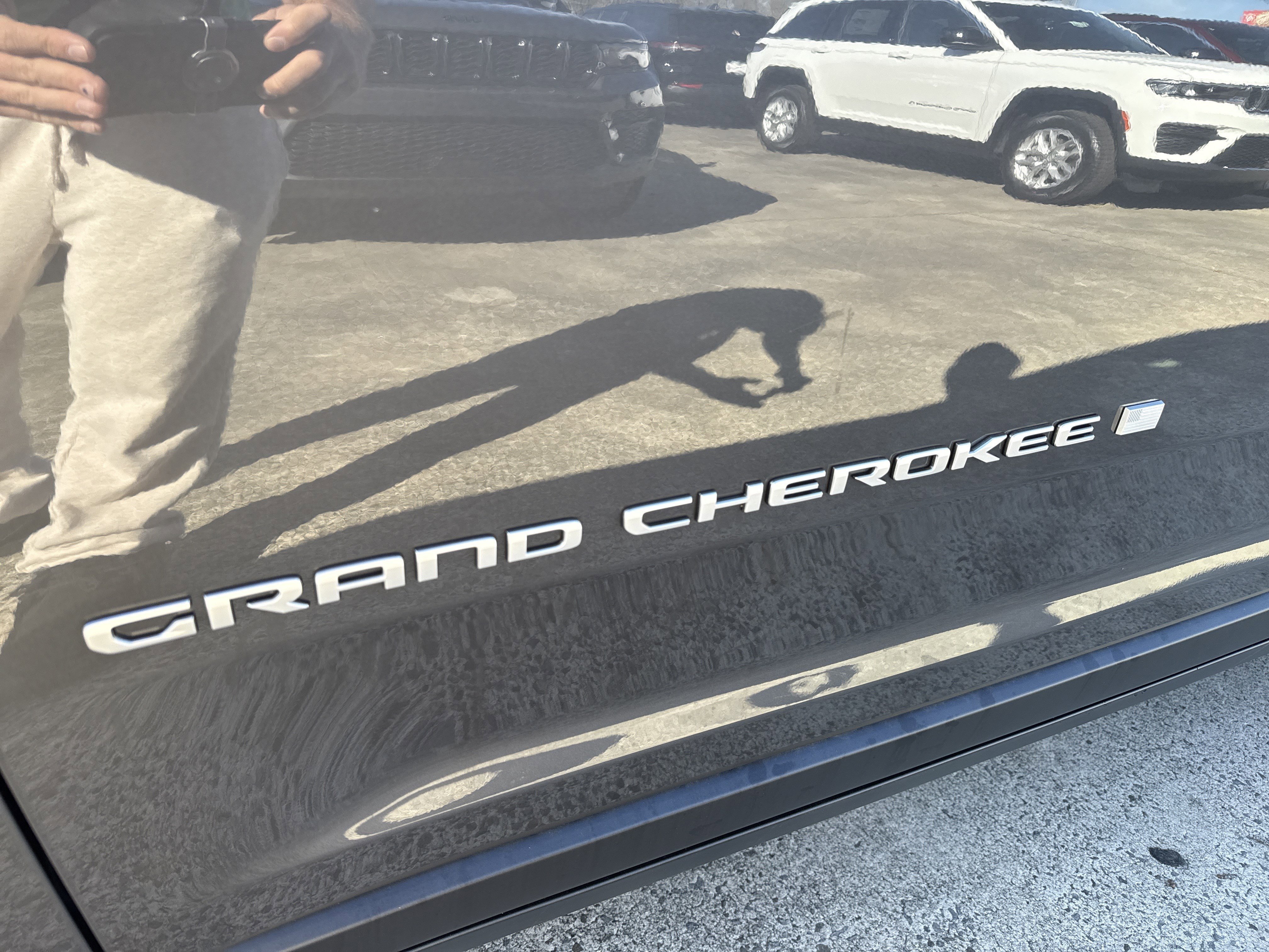 New 2025 Baltic Gray Metallic Clearcoat Jeep Laredo image 12