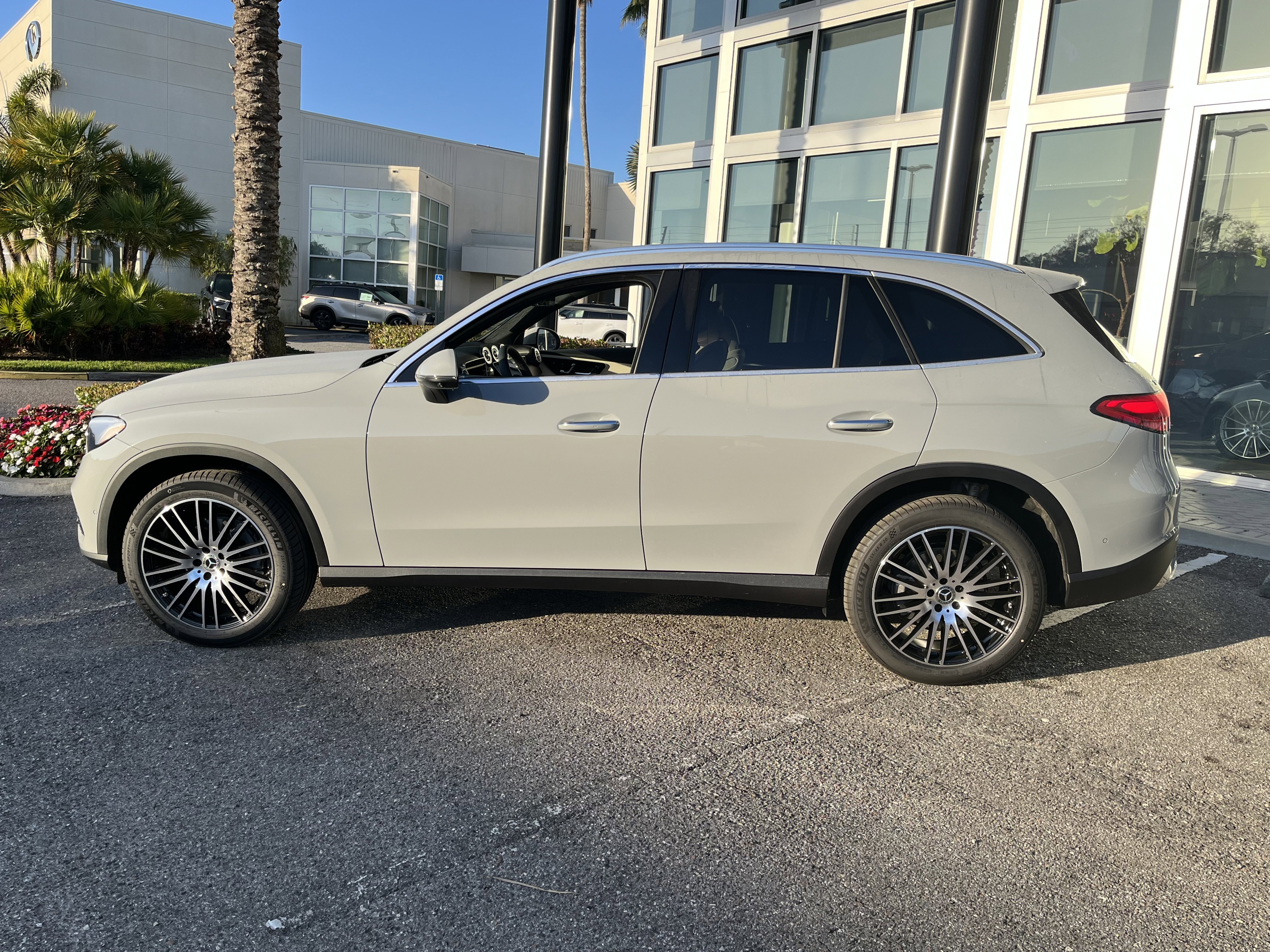 New 2026 MANUFAKTUR Alpine Grey Mercedes-Benz GLC 300 image 3