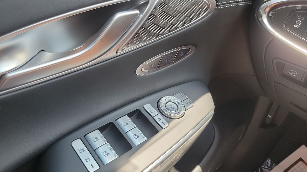 Used 2025 White Genesis 3.5T Sport image 20