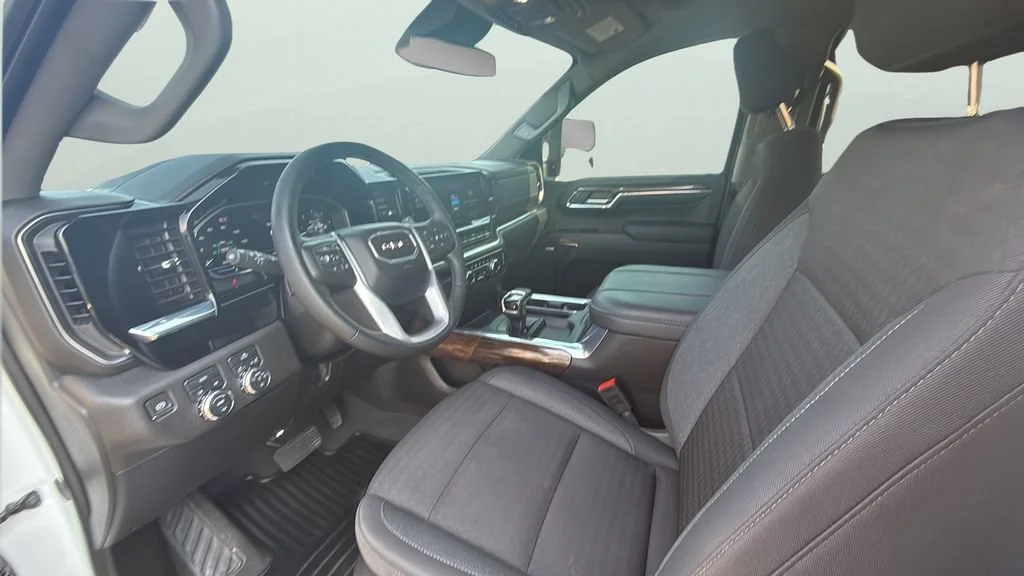Used 2024 Summit White GMC Elevation image 12