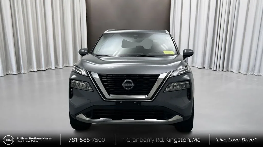 Used 2023 Gray Nissan Platinum image 2