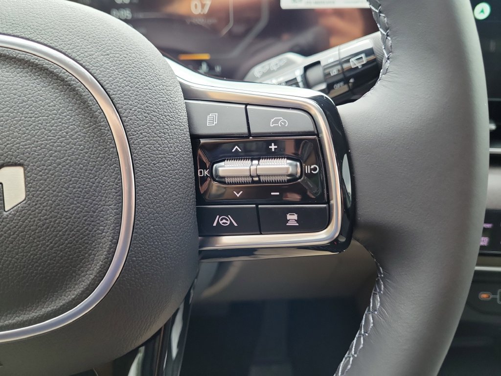 New 2026 Ivory Silver Kia SX image 28