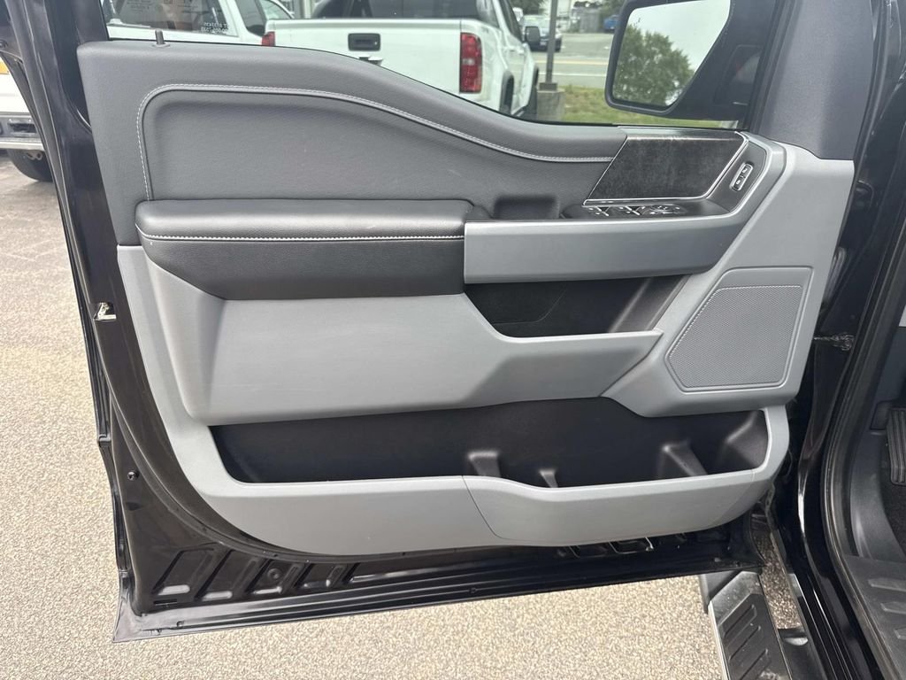 Used 2022 Black Ford XLT image 16