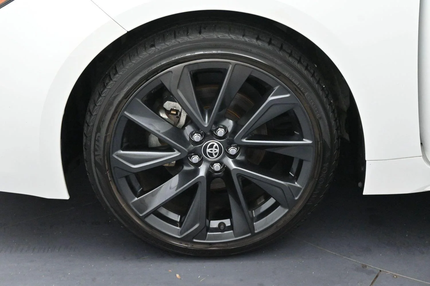 Used 2024 Ice Cap Toyota XSE image 33