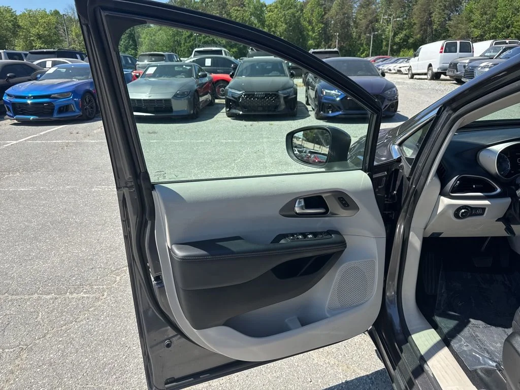 Used 2023 Gray Chrysler Touring L image 25