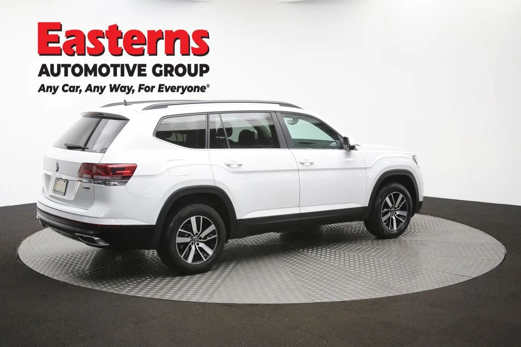 Used 2022 White Volkswagen 2.0T SE image 42