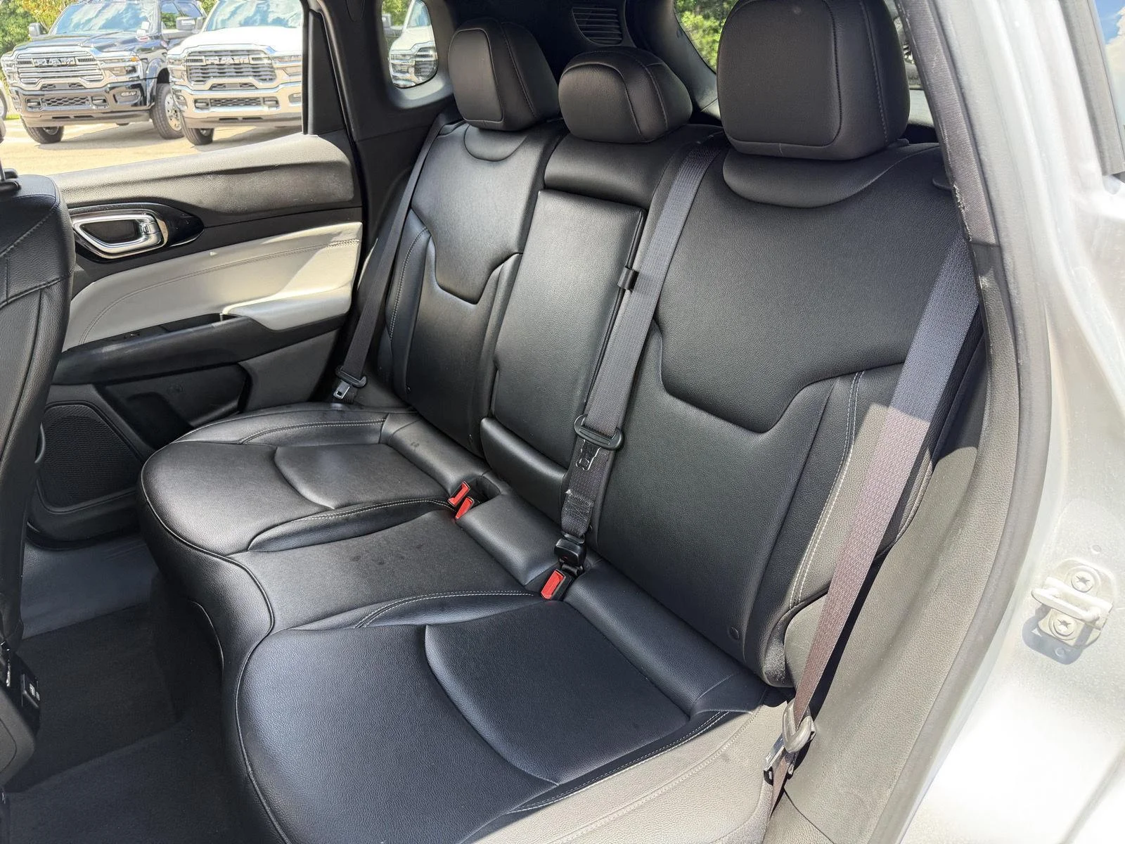 Used 2025 Silver Zynith Metallic Clearcoat Jeep Limited image 17