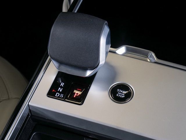New 2026 Fuji White Land Rover SE image 15