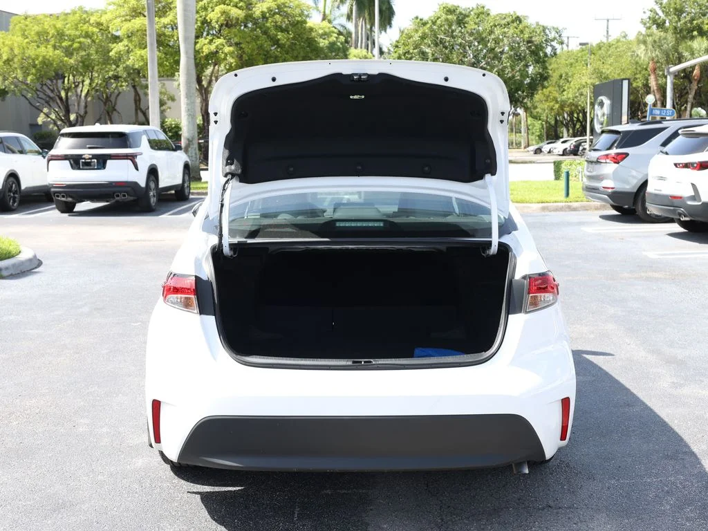 Used 2025 White Toyota LE image 7