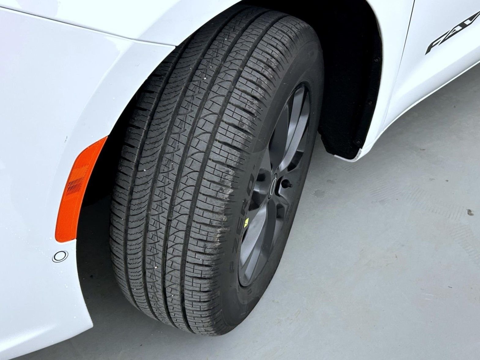 New 2026 Bright White Clear-Coat Exterior Paint Chrysler Select image 18