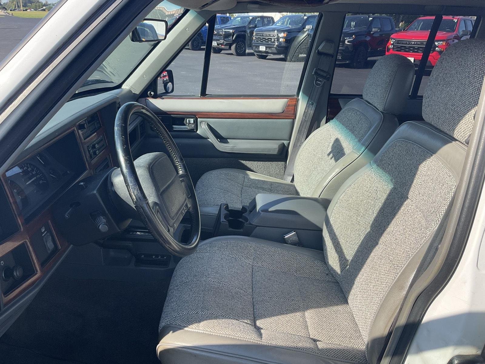 Used 1995  Jeep Country image 9