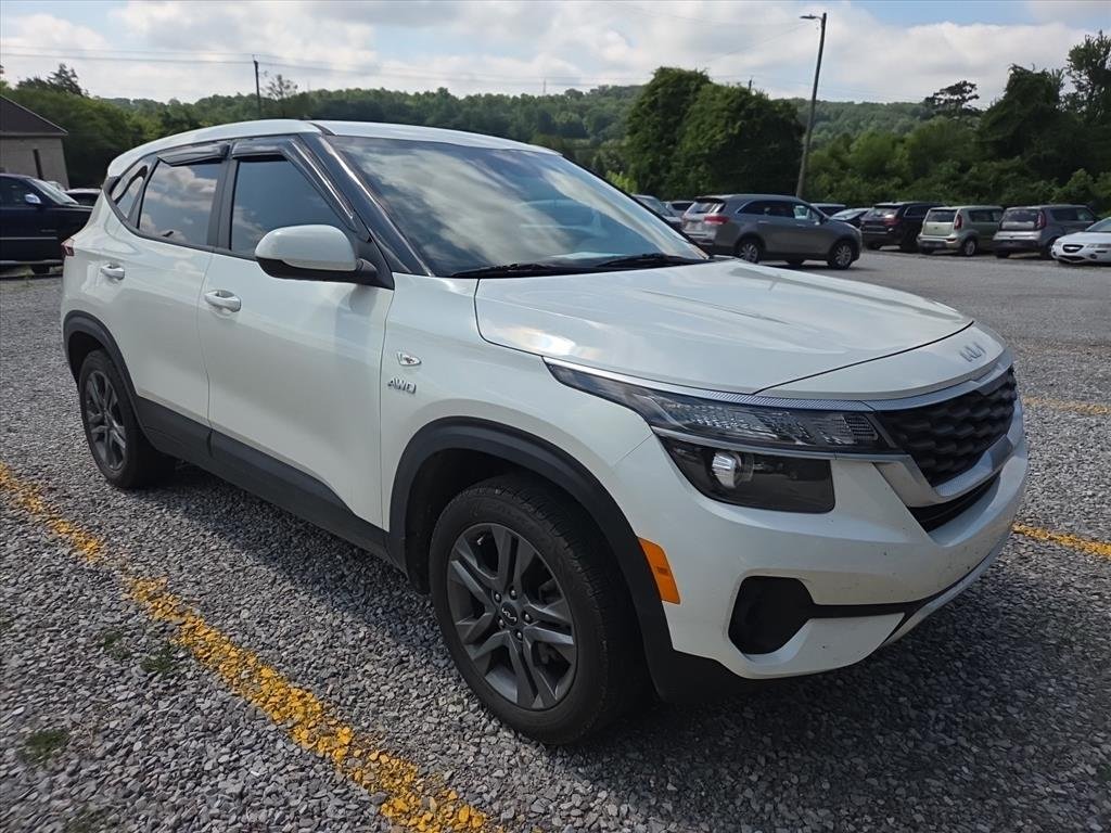 Used 2023 White Kia LX image 3