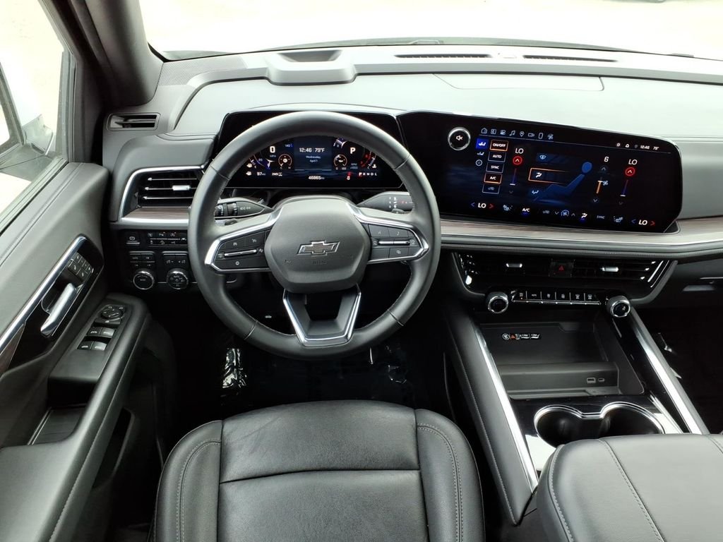 Used 2025 Iridescent Pearl Tricoat Chevrolet Z71 image 9
