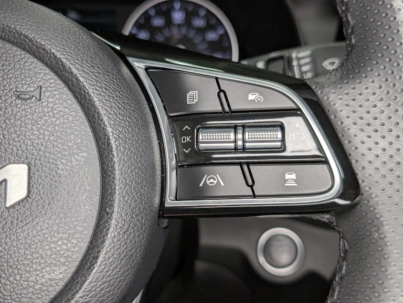 Used 2023 Aurora Black Kia GT-Line image 37