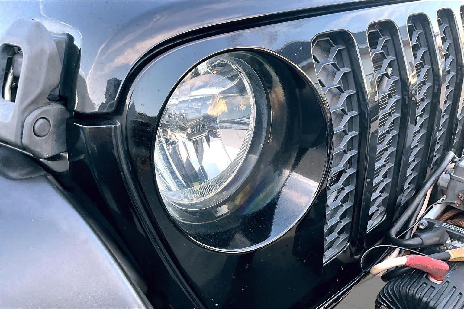 Used 2020 Black Clearcoat Jeep Sport S image 26