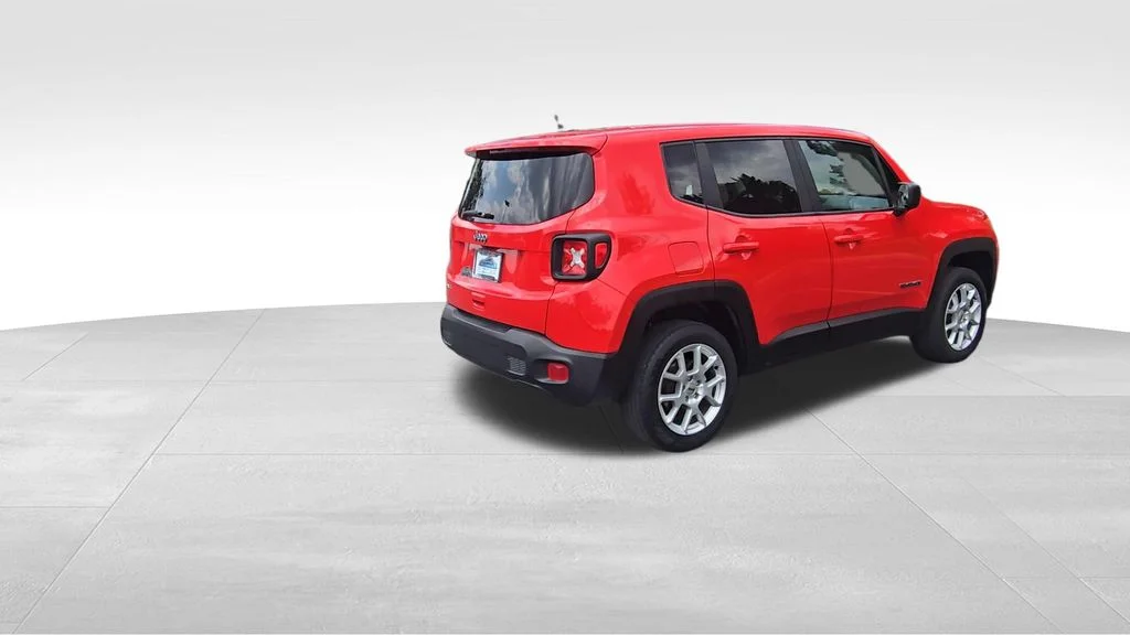 Used 2023 Red Jeep Latitude image 8