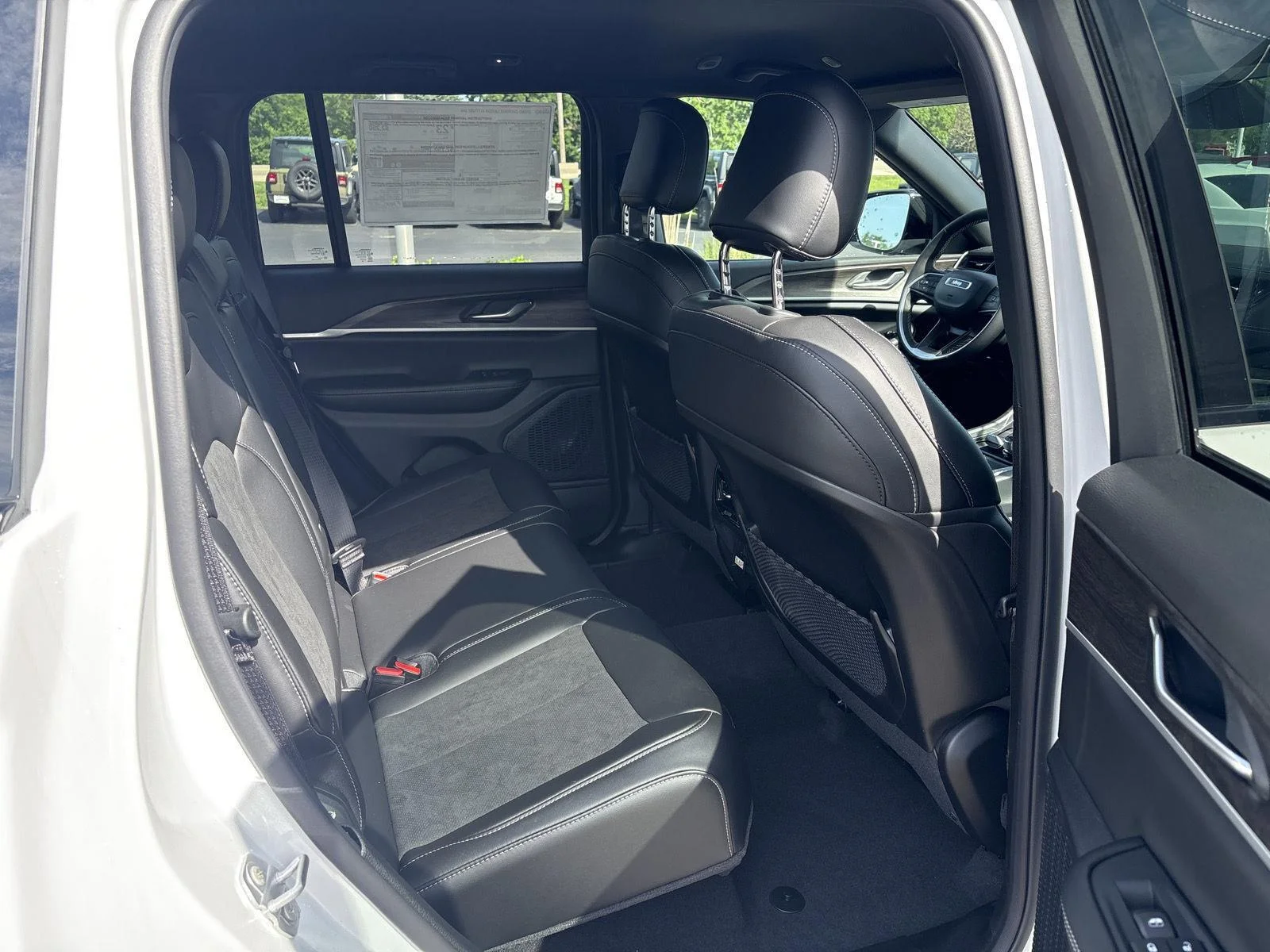 New 2026 Bright White Clearcoat Jeep Laredo Altitude image 13