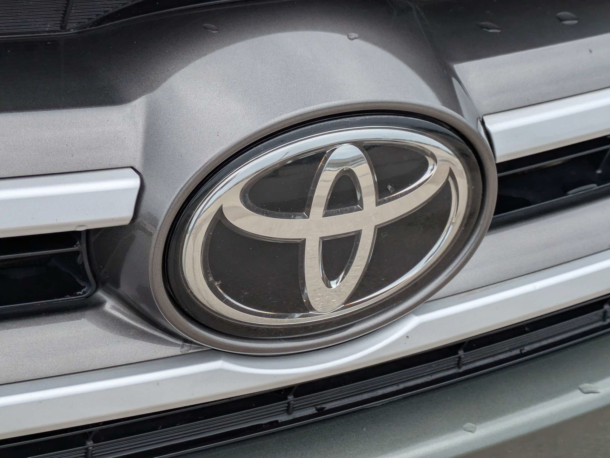 Used 2019 Alumina Jade Metallic Toyota LE image 13