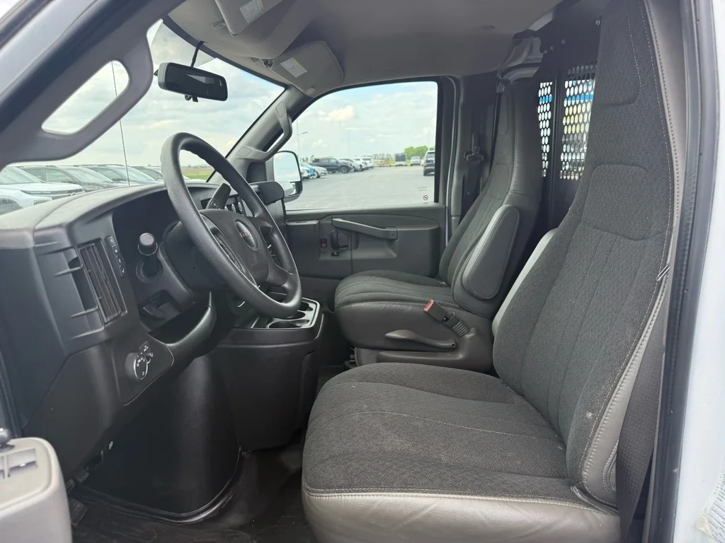 2022 GMC Savana Cargo Work Van - Photo 8