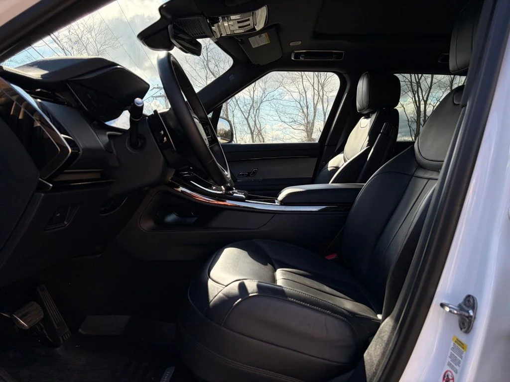 Used 2024 White Land Rover Dynamic SE image 11