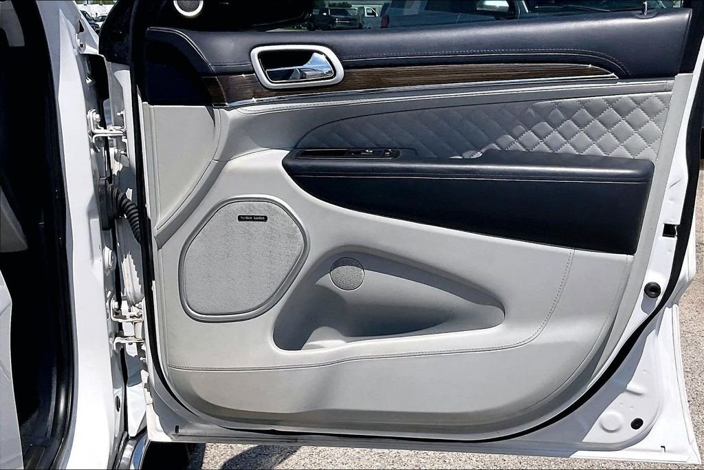 Certified Used 2019 Bright White Clearcoat Jeep Summit image 29
