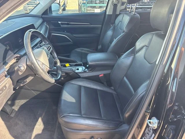 Used 2025 Black Kia S image 9