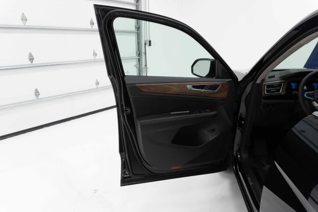 New 2026 Deep Black Pearl Volkswagen 2.0T SE w/Technology image 15