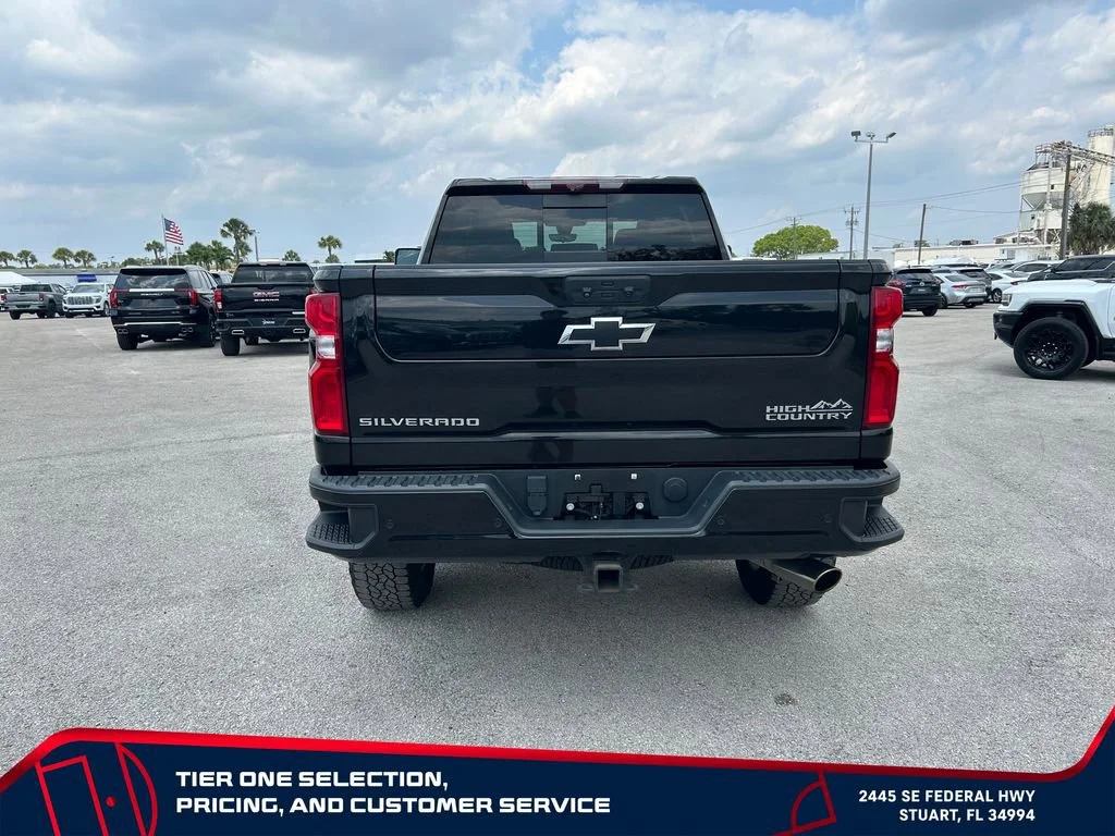 Used 2022 Mosaic Black Metallic Chevrolet High Country image 6