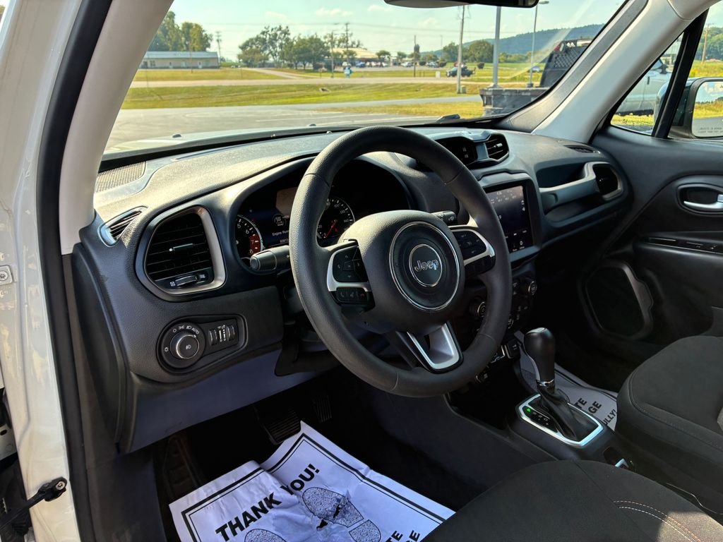 Used 2023 White Jeep Latitude image 11