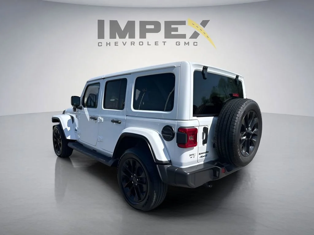 Used 2025 White Jeep Sahara image 3
