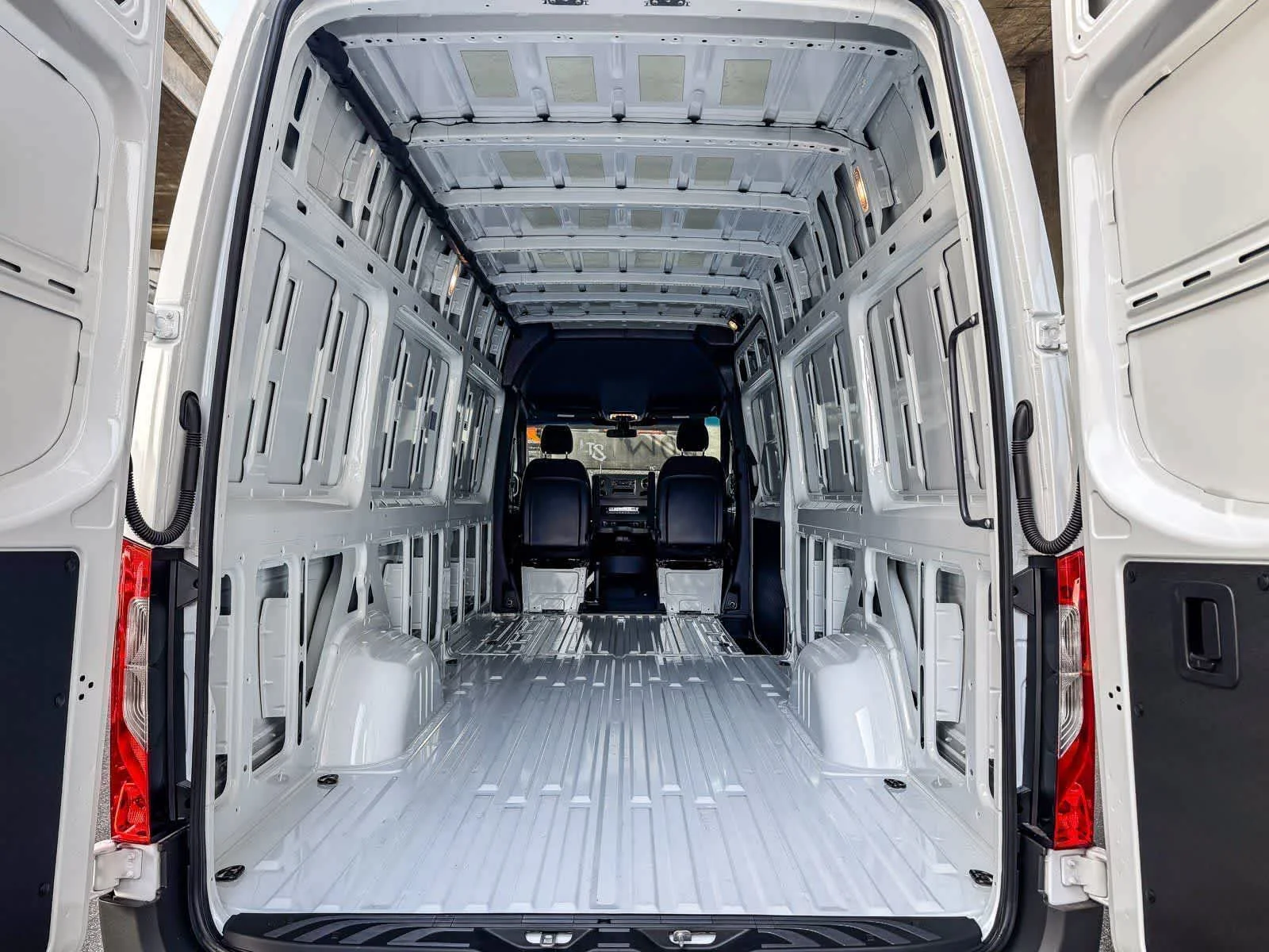 New 2026 Arctic White Mercedes-Benz Cargo 170WB High Roof RWD 2.0L I4 Diesel Turbo SO image 23