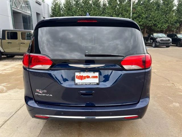 Used 2018 Blue Chrysler Touring L Plus image 4