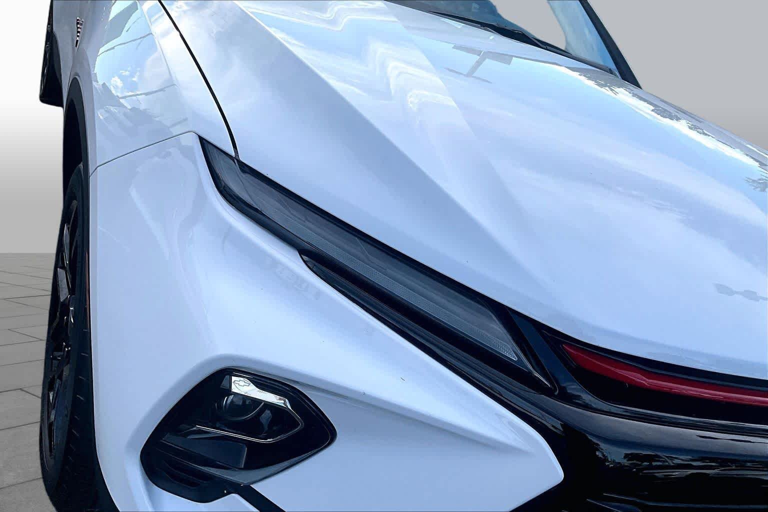Used 2024 Summit White Chevrolet LT image 28