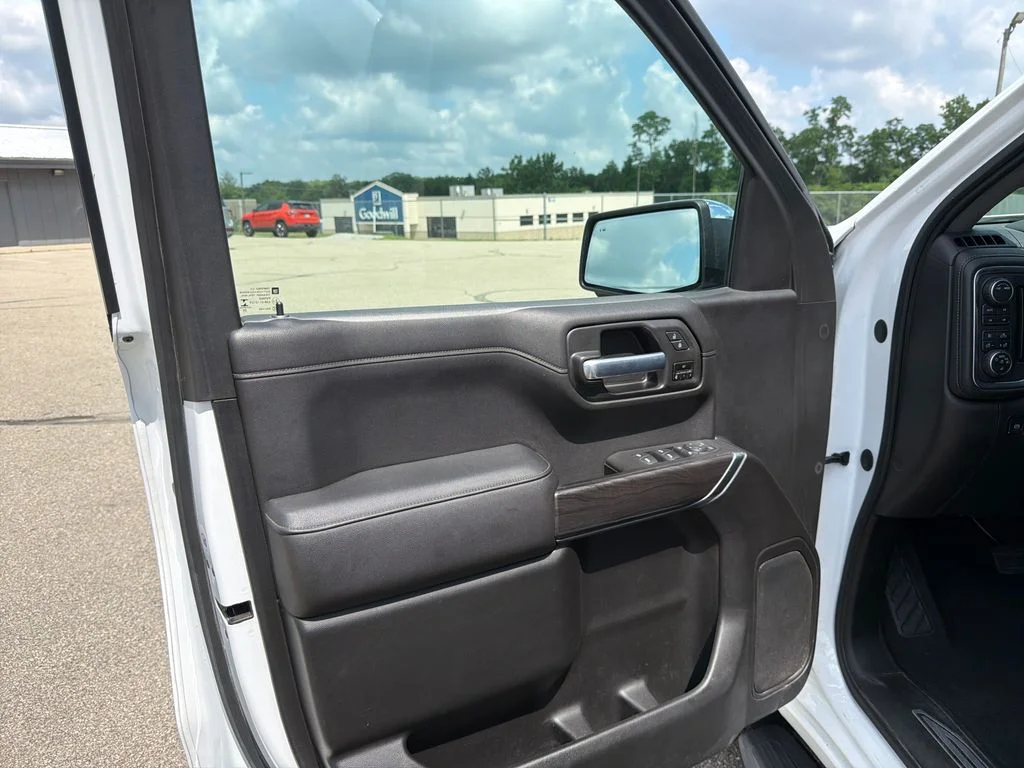 Used 2021 White Chevrolet LTZ image 11