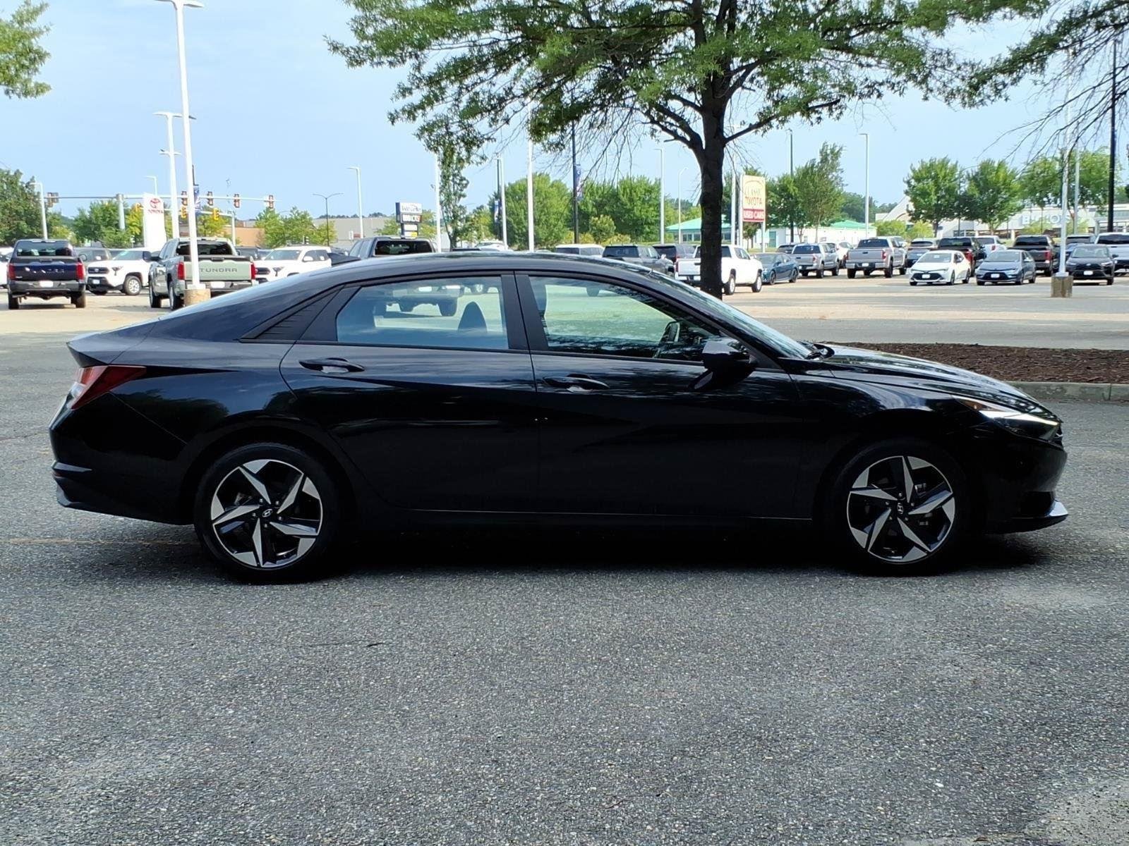 Used 2023 Onyx Black Hyundai SEL image 8