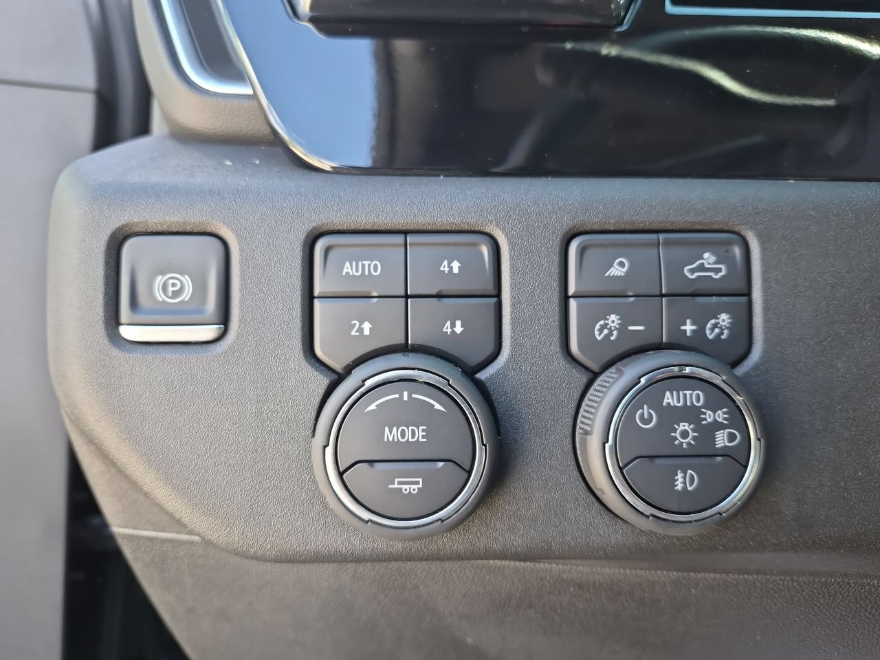 Used 2025 Black Chevrolet LTZ image 18
