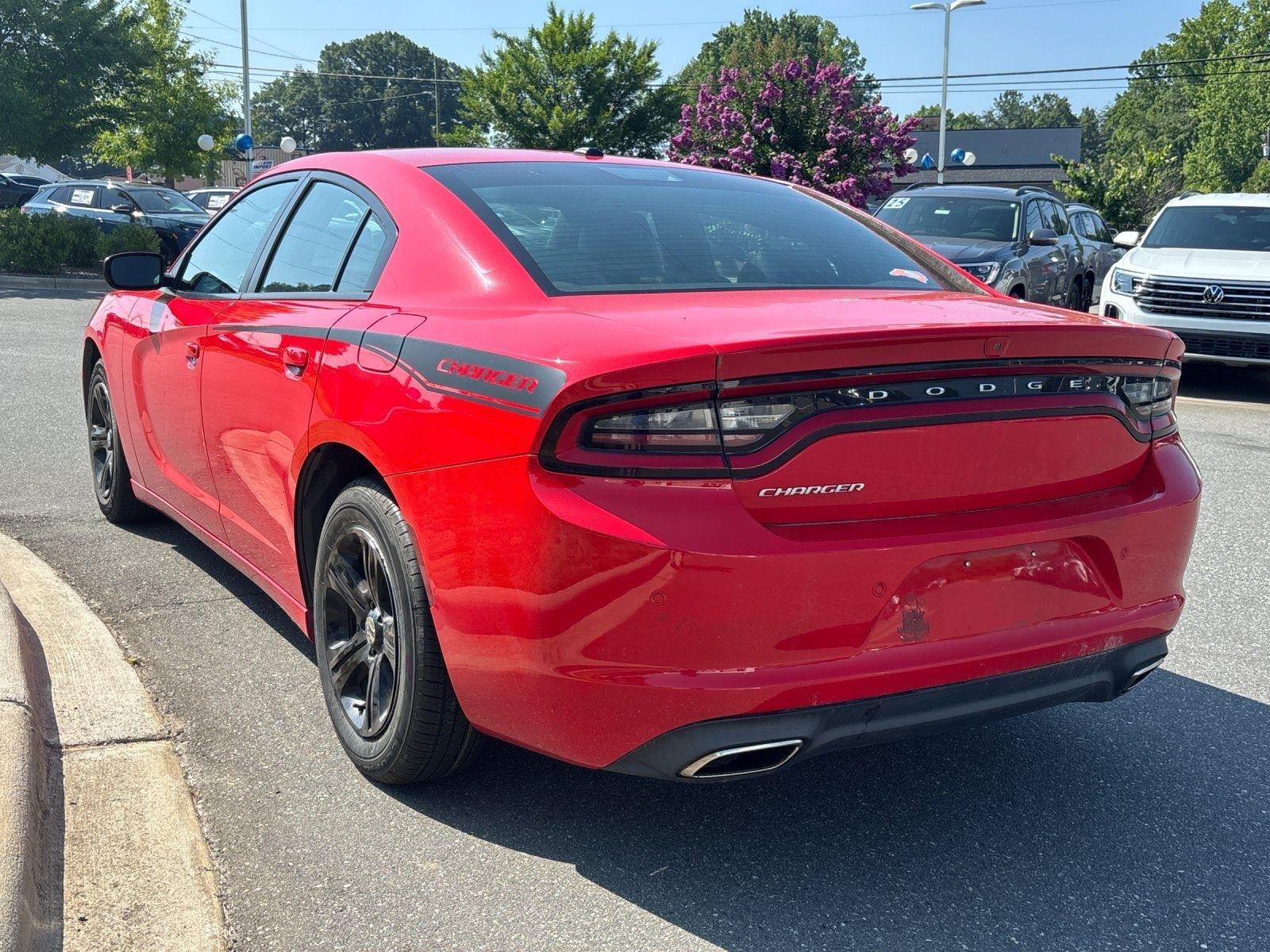 Used 2020 Torred Clearcoat Dodge SXT image 3