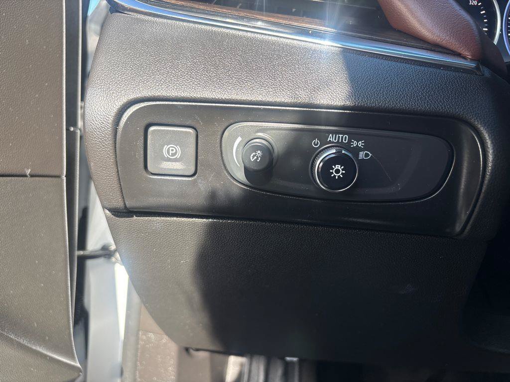 Used 2020 White Buick Avenir image 21