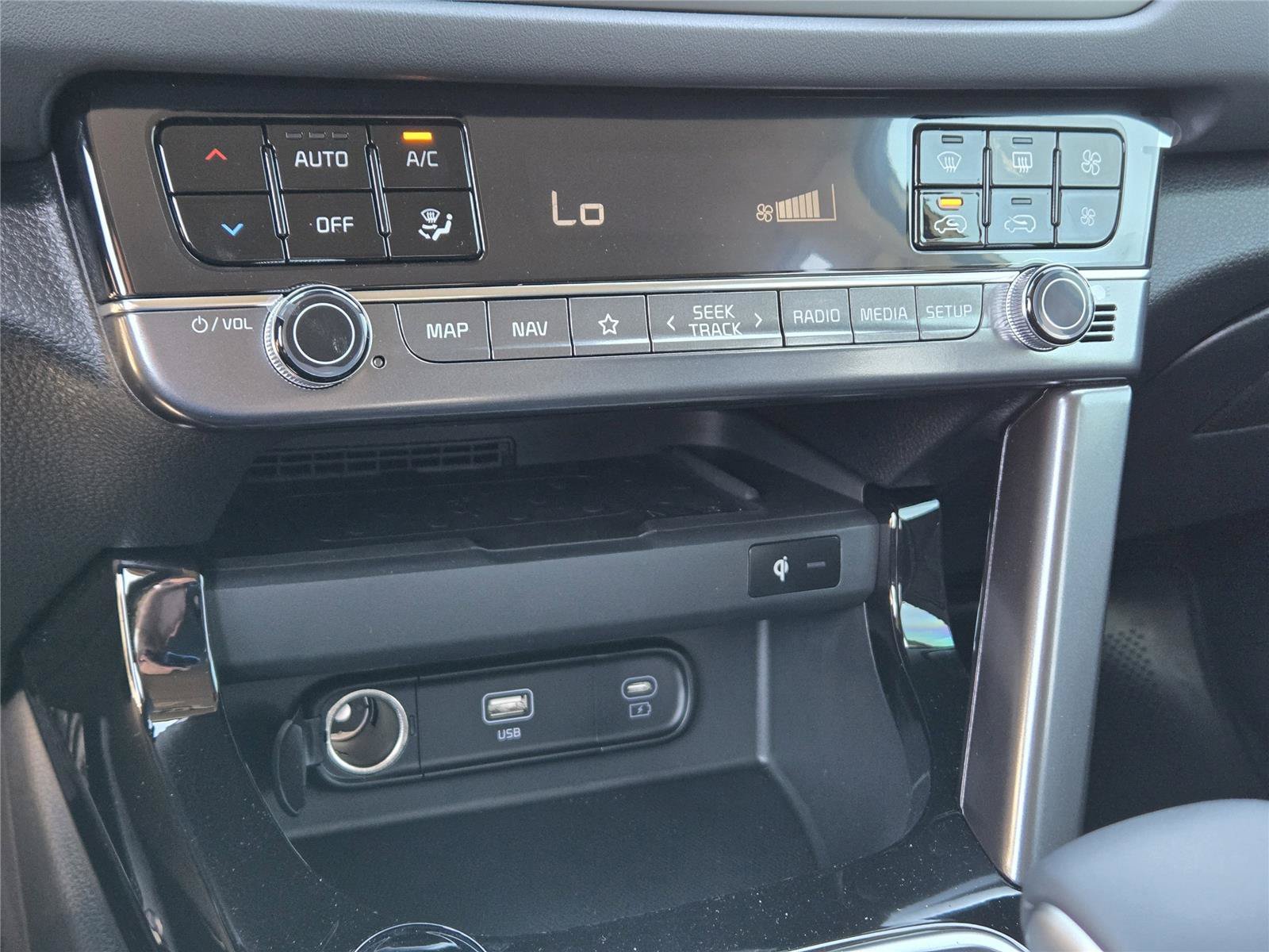 New 2026 Snow White Pearl Kia EX image 28
