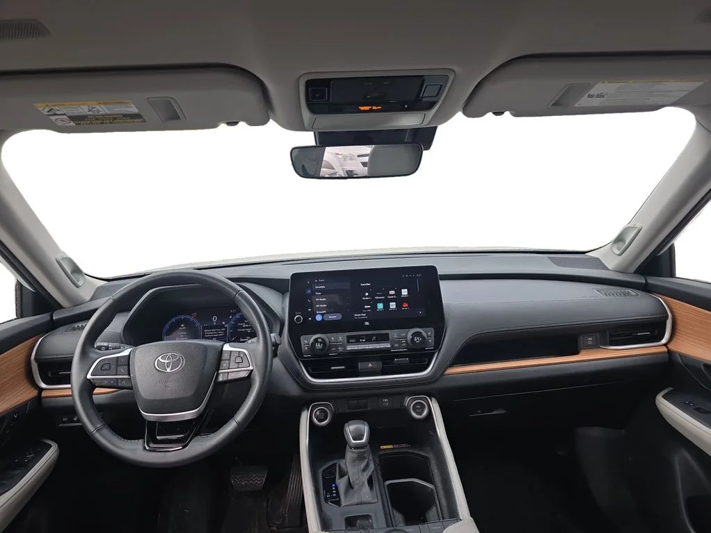 Used 2024 Wind Chill Pearl Toyota Limited image 2