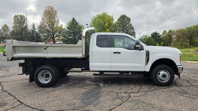 New 2026 Oxford White Ford XL image 2