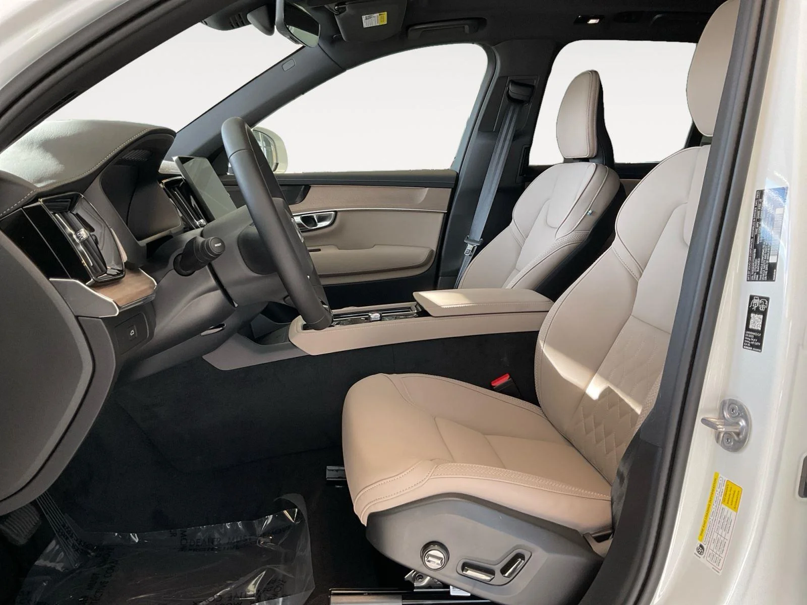 2026 Volvo XC90 Plus - Photo 9