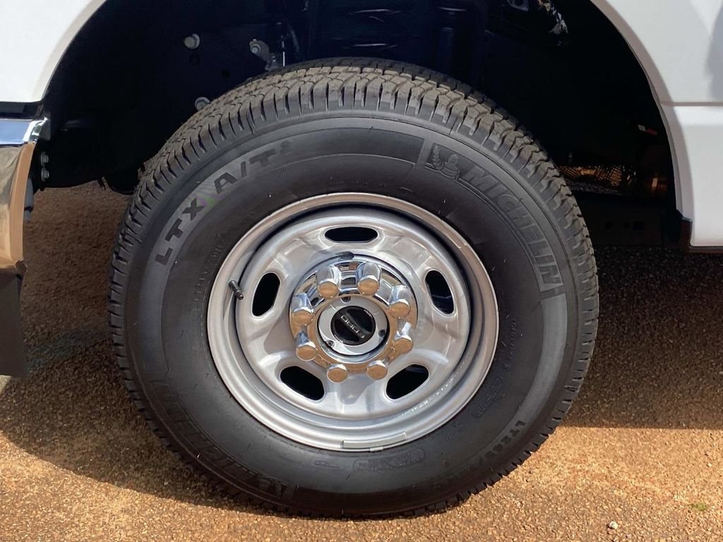 New 2026 Oxford White Ford F-250® XL image 7