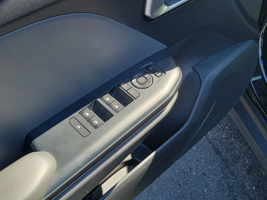 2025 Kia K4 LXS - Photo 21